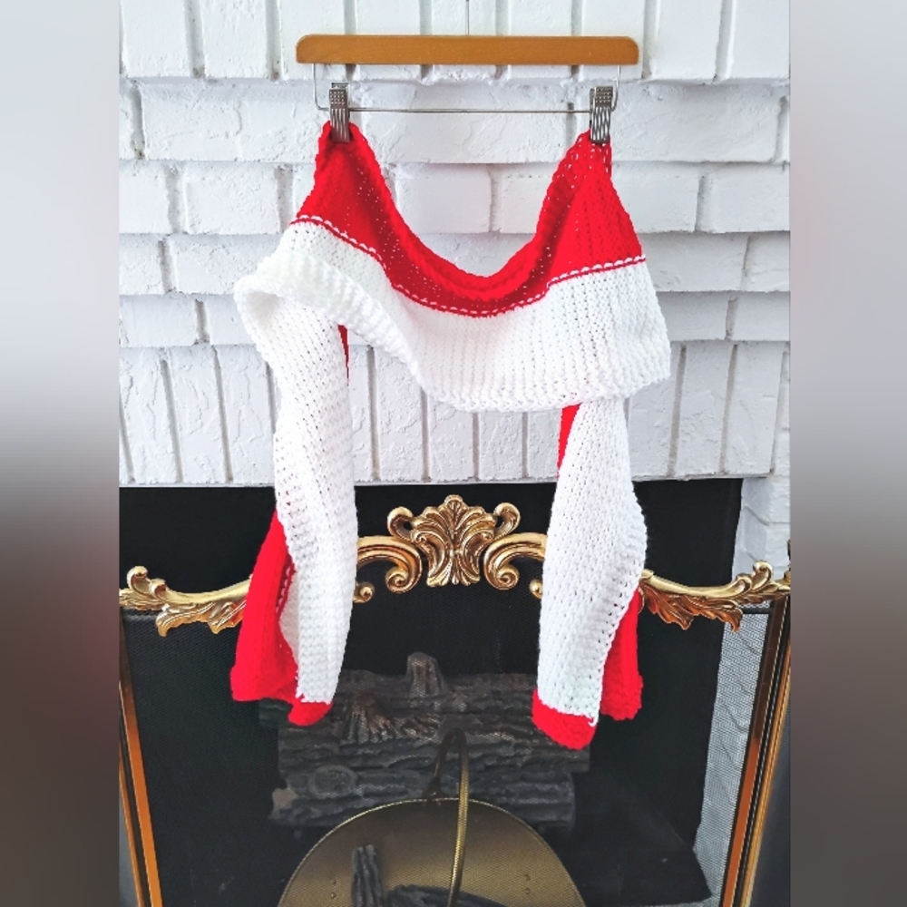 NWT! Red and White Knit Scarf